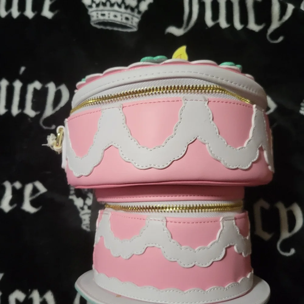 Loungefly Alice In Wonderland Unbirthday Cake Bam Exclusive Crossbody. - Picture 4 of 9